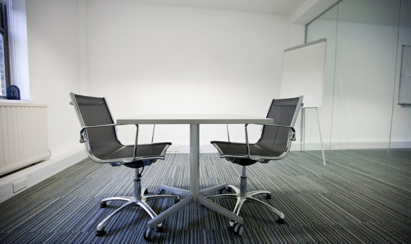 Jakie krzesło biurowe sprawdzi się w home office? Sprawdź te porady!